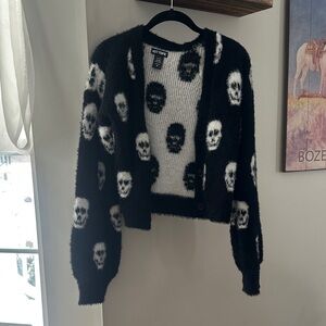 Buttery Soft Cozy Skull Pattern Sweater - Black and White
